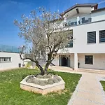 Apartman La *