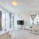 La * Pola