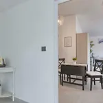 La * Pola
